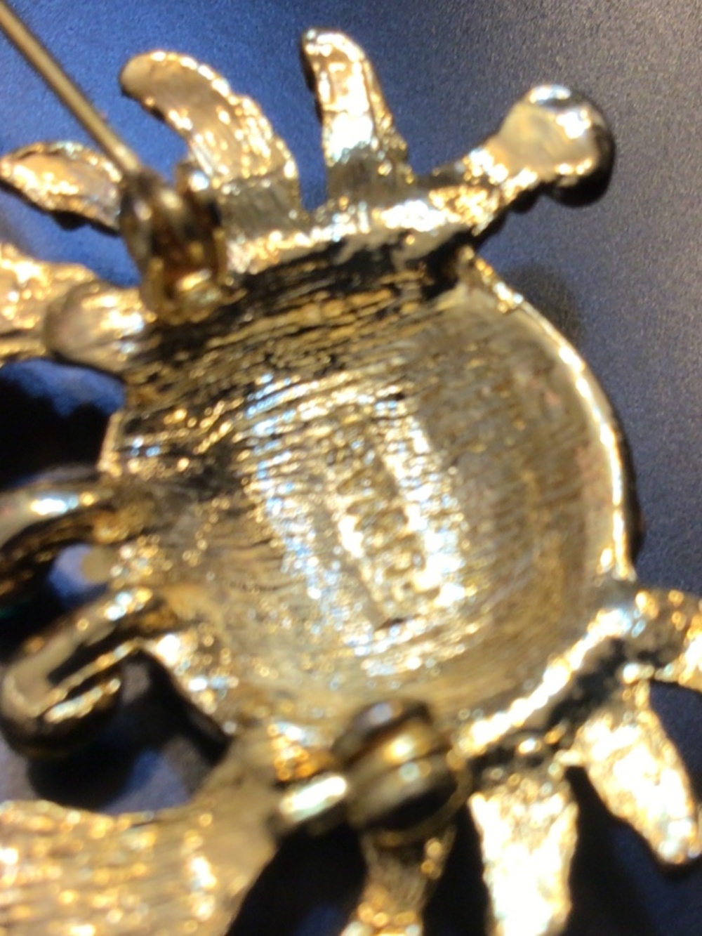 FORNASH Signed Novelty Gold-tone Crab Crystal Brooch Beach Theme - Picture 11 of 15